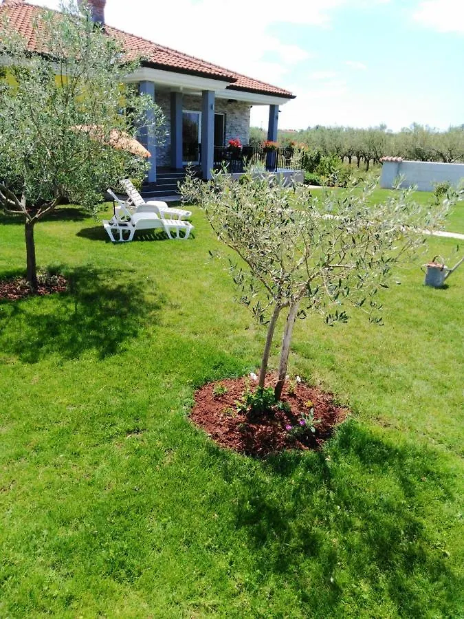 Holiday House Anita Umag 0*,