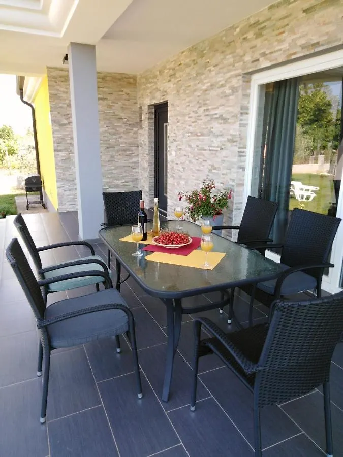 Holiday House Anita Umag Villa