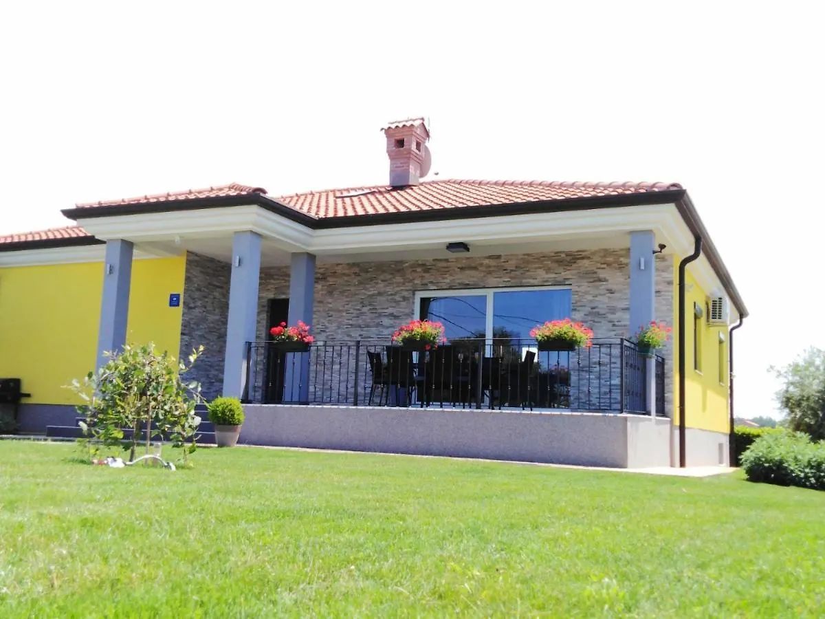 Holiday House Anita Umag 0*,