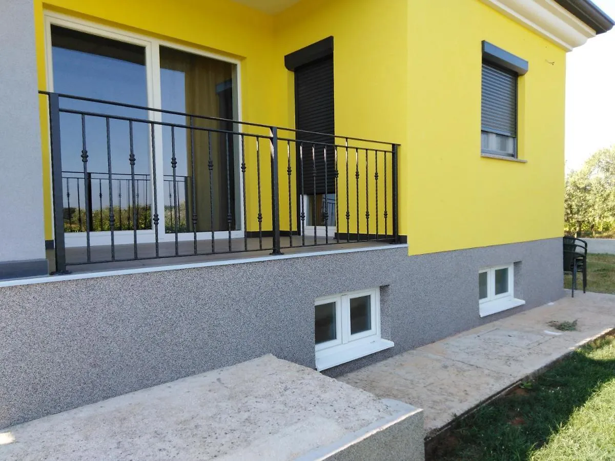 Holiday House Anita Umag 0*,
